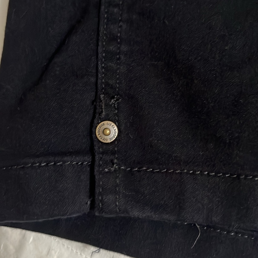 2 pairs Women’s Liz Claiborne pull on shorts, gently worn. - Picture 8 of 9